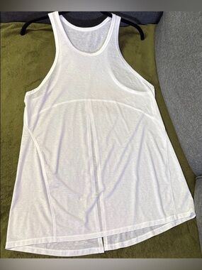 Lululemon White Sleeveless Slit Flyback Tank Top Loose Fit Sz 6-8, 34-36”